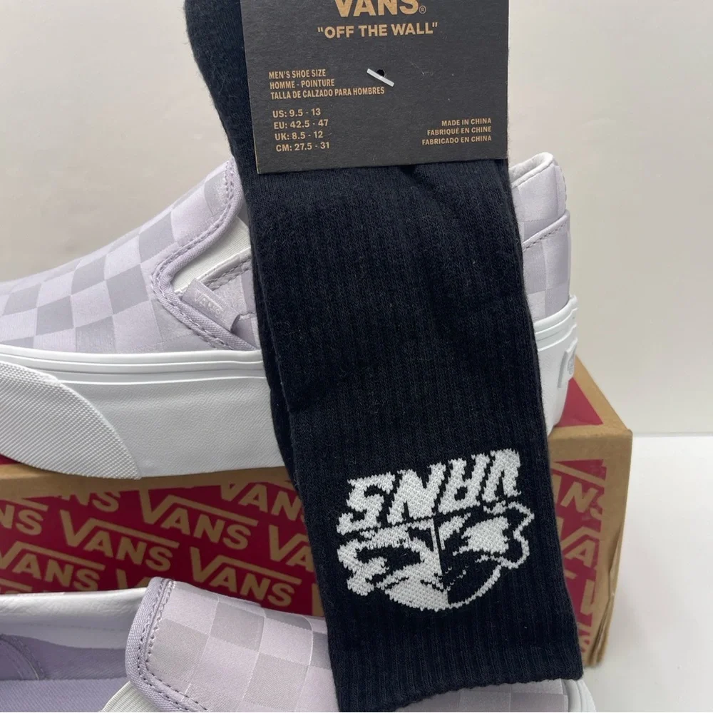 Vans Major Type Crew Socks (1 pair)
with jacquard art of a sinister skull - Picture 10 of 16